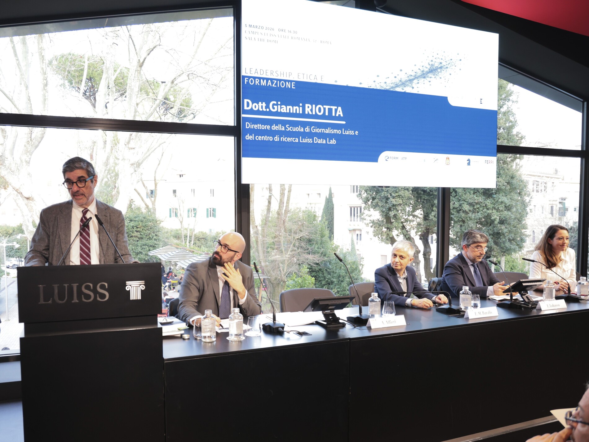 Pubblico e relatori nel corso dell’evento